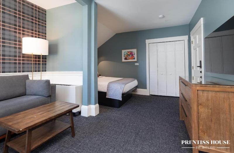 Queen Suite image 3