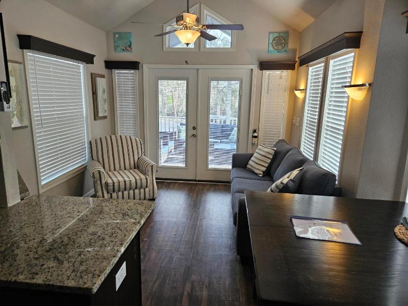 Two-Bedroom Cottage - Water Front image 2