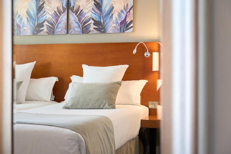 Double or Twin Room image 4