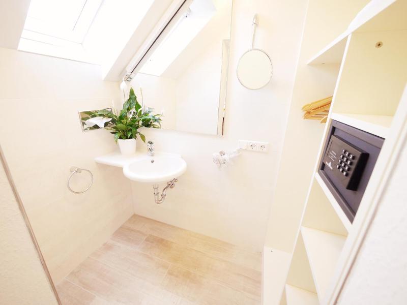 Standard Single Room image 2