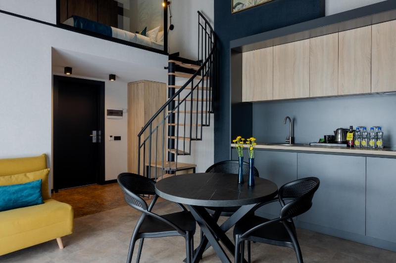 Two-Bedroom Deluxe Apartment with Garden View image 1