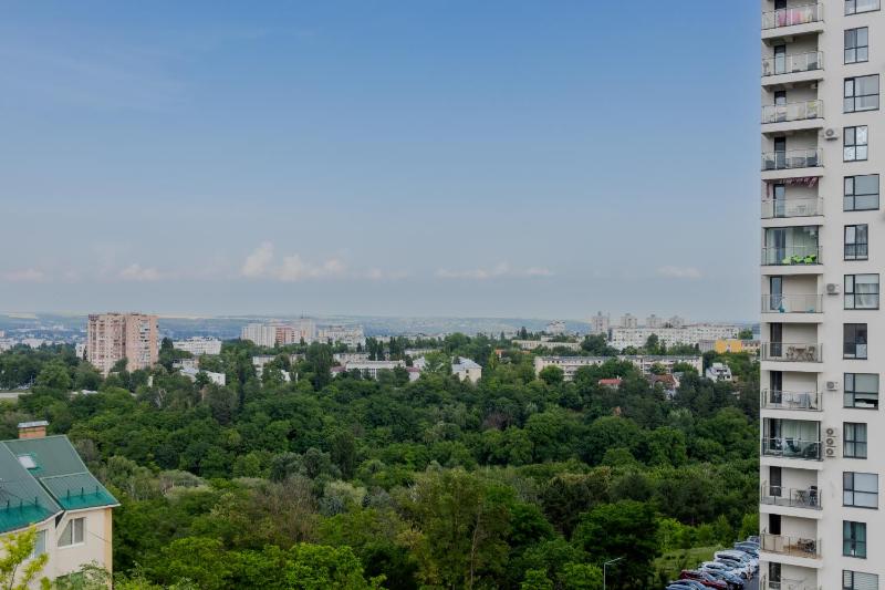Two-Bedroom Deluxe Apartment with Garden View image 3
