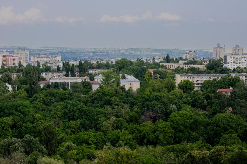 Two-Bedroom Deluxe Apartment with Garden View image 2