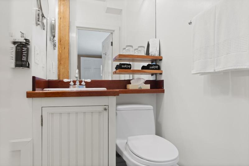 Deluxe King Suite image 2