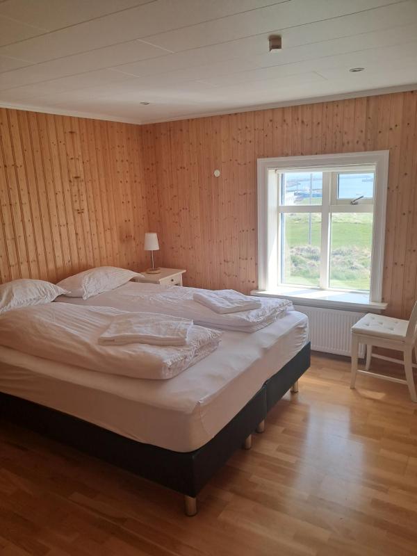 Standard Twin Room with Mountain View image 1