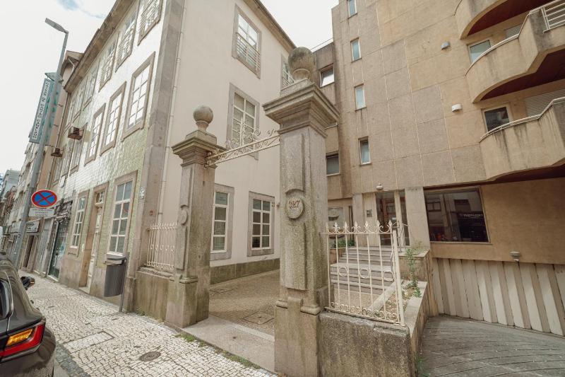 Downtown Trindade Apartment With Terrace by Vacationy - image 4