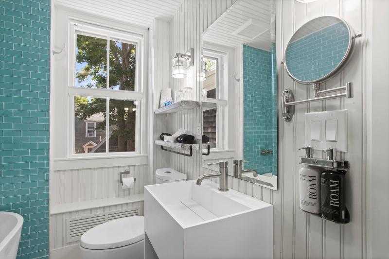 Deluxe King Suite image 2