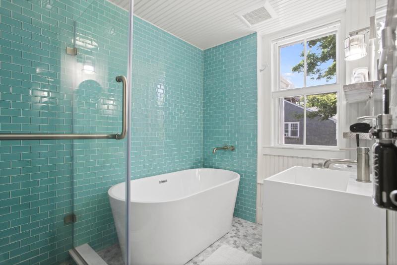 Deluxe King Suite image 3