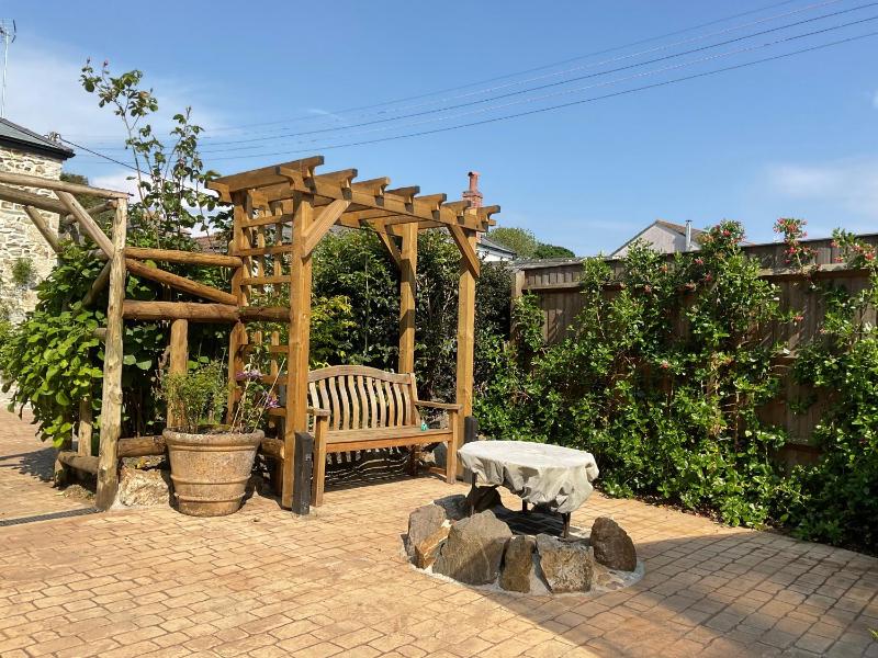 Woodbine Cottage - image 13