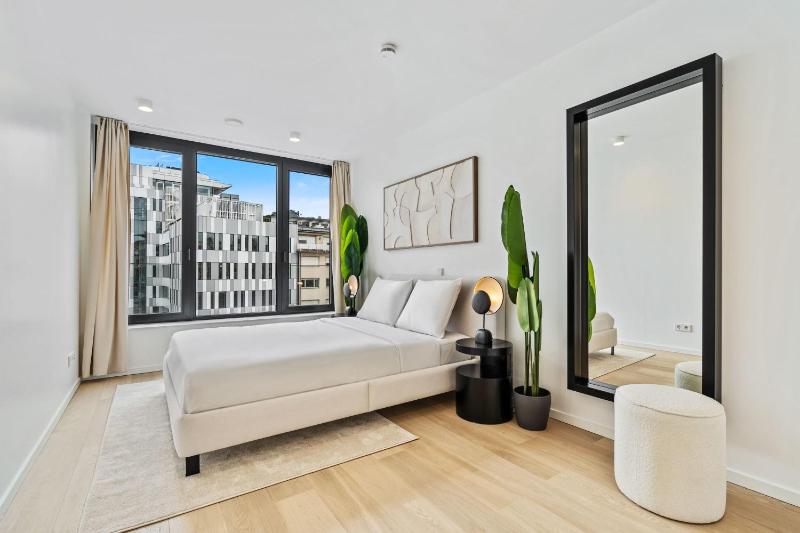 Spacious 6th-Floor Gem: Modernity Meets Comfort - image 9