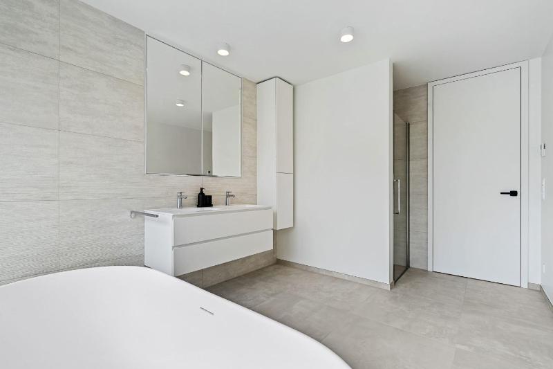 Spacious 6th-Floor Gem: Modernity Meets Comfort - image 8