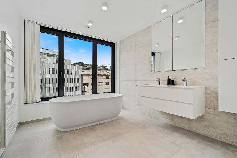 Spacious 6th-Floor Gem: Modernity Meets Comfort - image 6