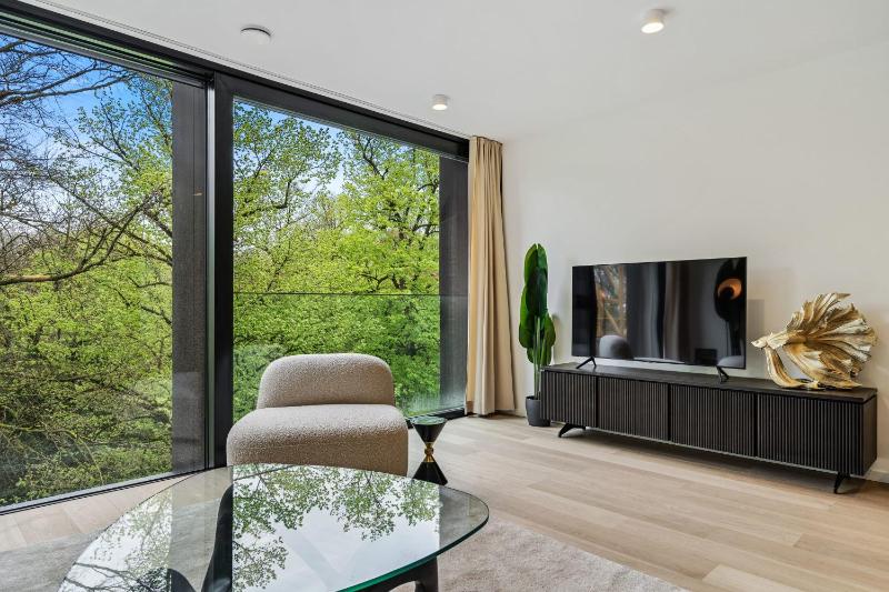 Spacious 6th-Floor Gem: Modernity Meets Comfort - image 14