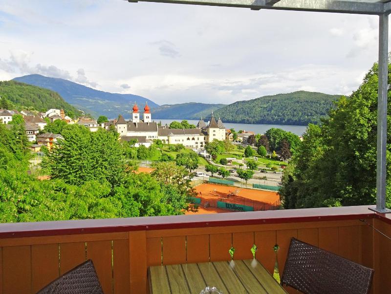 Standard Double Room with Lake View image 4