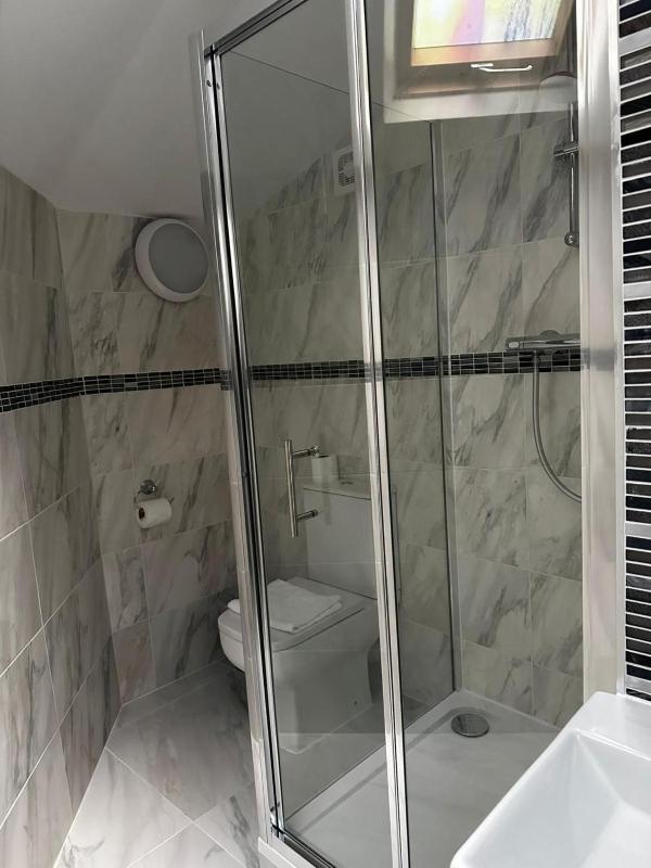 Deluxe Twin Room image 4