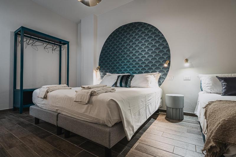 Deluxe Triple Room image 3