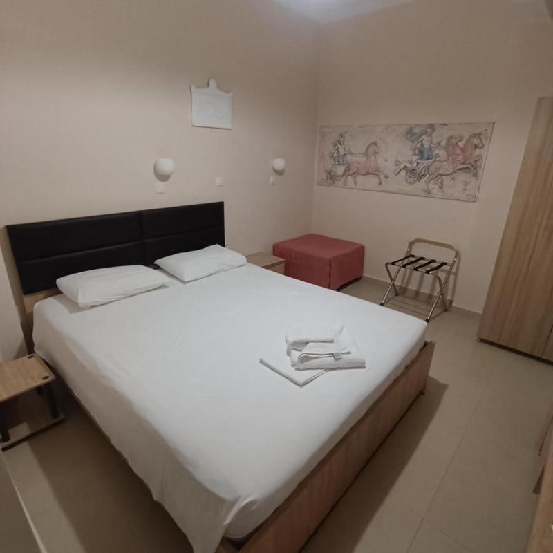 Studio (2 Adults) image 3