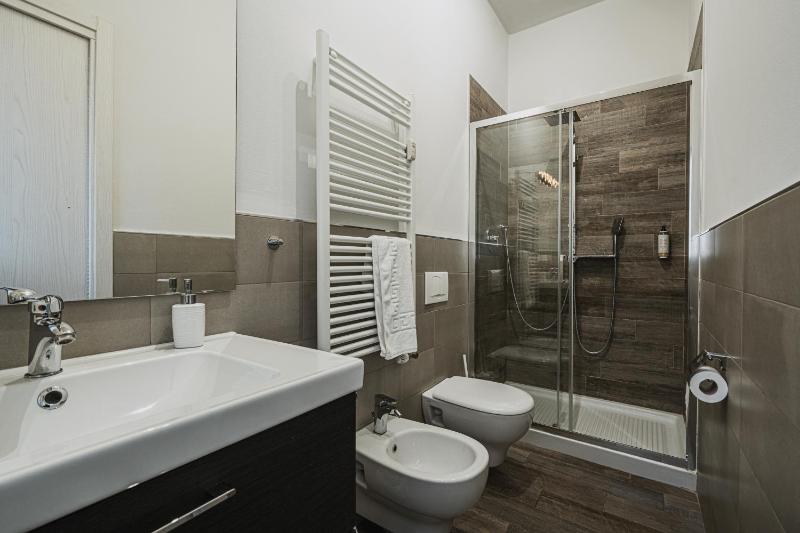 Deluxe Triple Room image 2