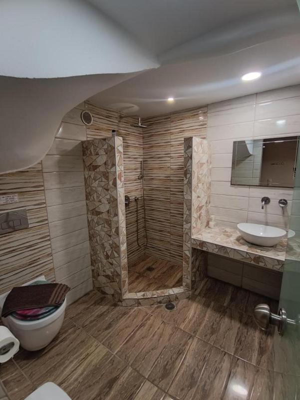 Studio (2 Adults) image 4