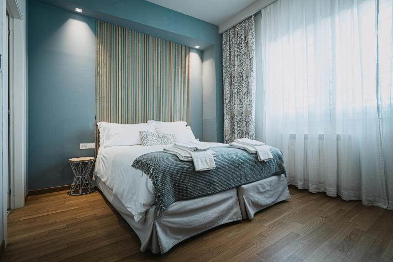 Deluxe Double or Twin Room image 4