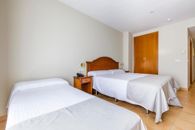 Triple Room (2 Adults + 1 Child) image 1