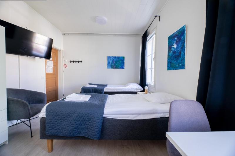 Deluxe Double or Twin Room image 3