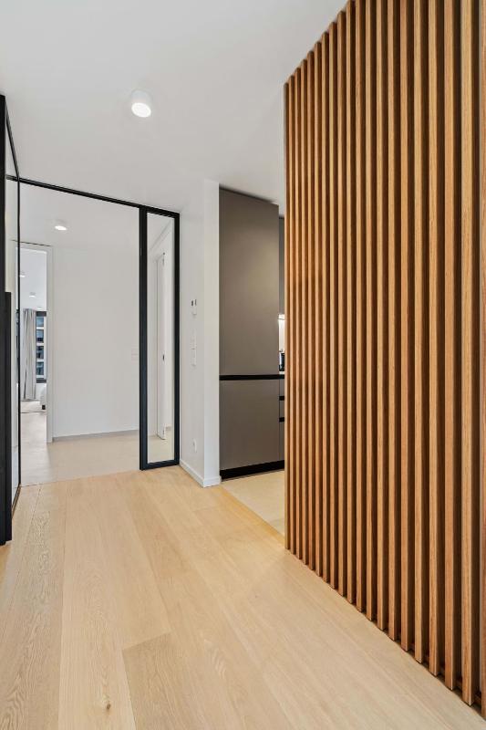 Upscale Urban Apartment Style & Comfort for Six - image 7