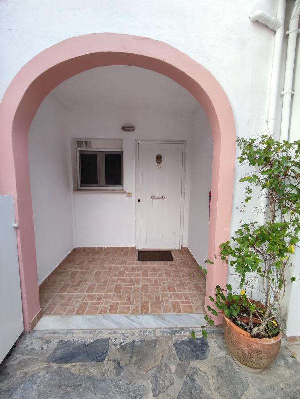 Studio Apartment image 1