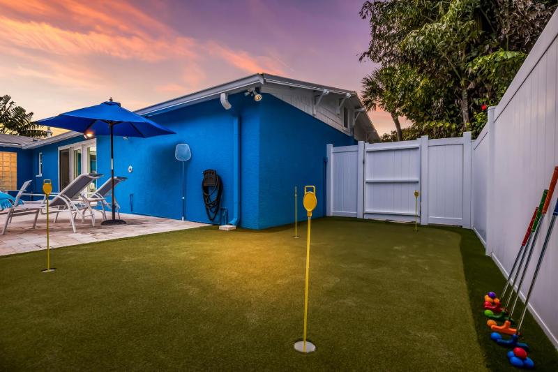 A Reel Beauty - 2 Blocks to Beach! Pool Spa Putting Green by Anna Maria Life Vacation Rentals - image 10