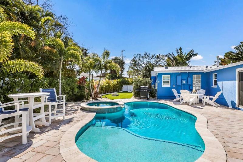 A Reel Beauty - 2 Blocks to Beach! Pool Spa Putting Green by Anna Maria Life Vacation Rentals - image 15