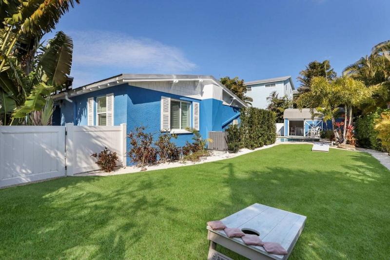 A Reel Beauty - 2 Blocks to Beach! Pool Spa Putting Green by Anna Maria Life Vacation Rentals - image 8
