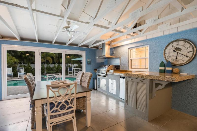 A Reel Beauty - 2 Blocks to Beach! Pool Spa Putting Green by Anna Maria Life Vacation Rentals - image 25