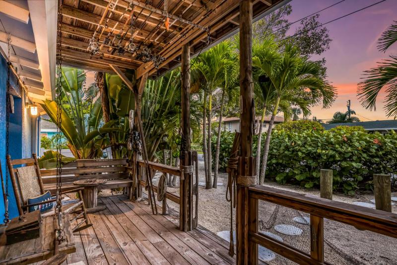 A Reel Beauty - 2 Blocks to Beach! Pool Spa Putting Green by Anna Maria Life Vacation Rentals - image 37