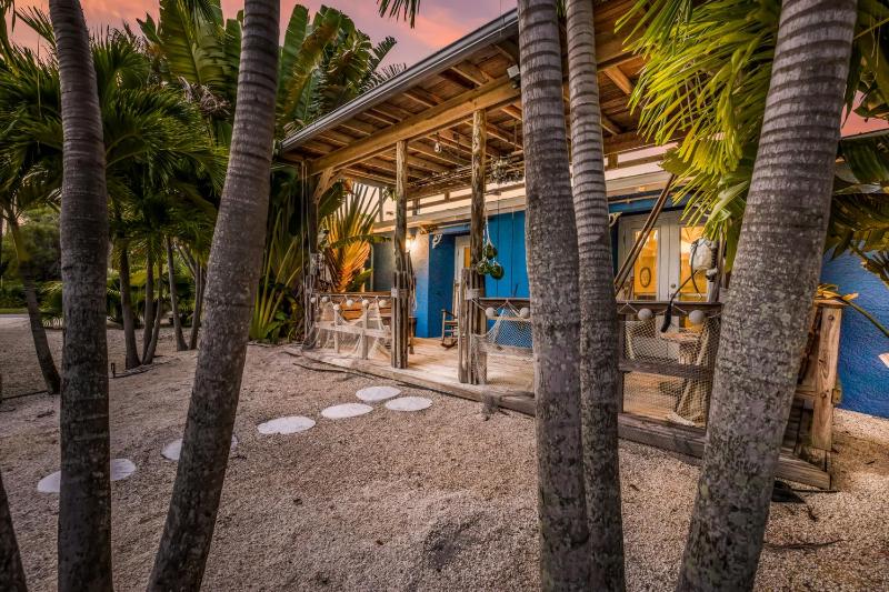 A Reel Beauty - 2 Blocks to Beach! Pool Spa Putting Green by Anna Maria Life Vacation Rentals - image 20