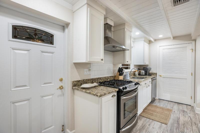 A Reel Beauty - 2 Blocks to Beach! Pool Spa Putting Green by Anna Maria Life Vacation Rentals - image 22