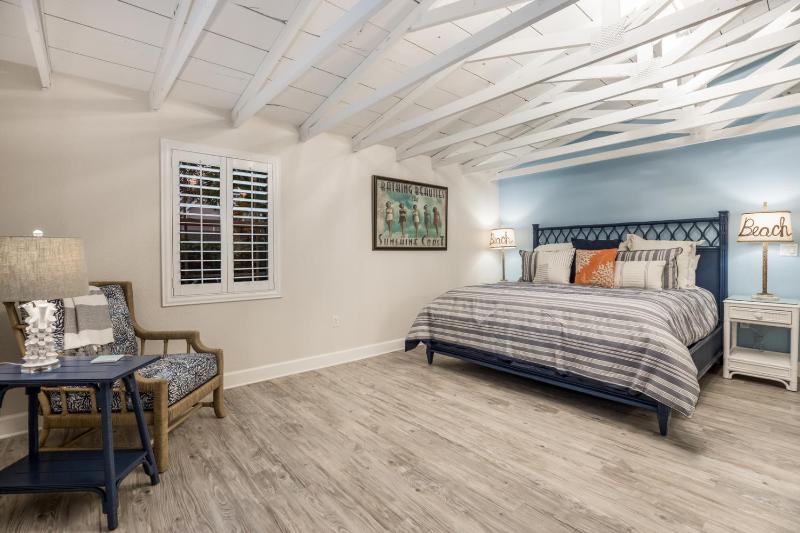 A Reel Beauty - 2 Blocks to Beach! Pool Spa Putting Green by Anna Maria Life Vacation Rentals - image 3