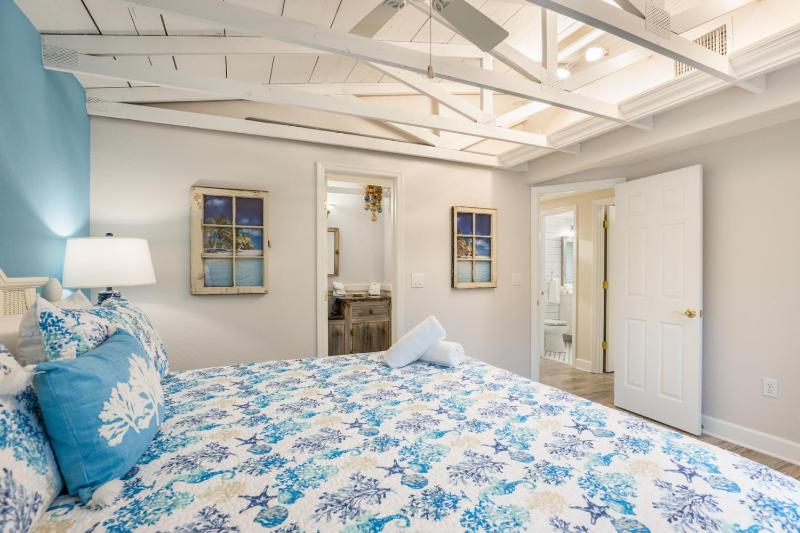A Reel Beauty - 2 Blocks to Beach! Pool Spa Putting Green by Anna Maria Life Vacation Rentals - image 44