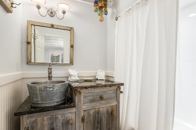 A Reel Beauty - 2 Blocks to Beach! Pool Spa Putting Green by Anna Maria Life Vacation Rentals - image 38