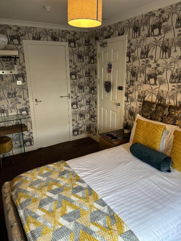 Double Room with Private Bathroom image 3