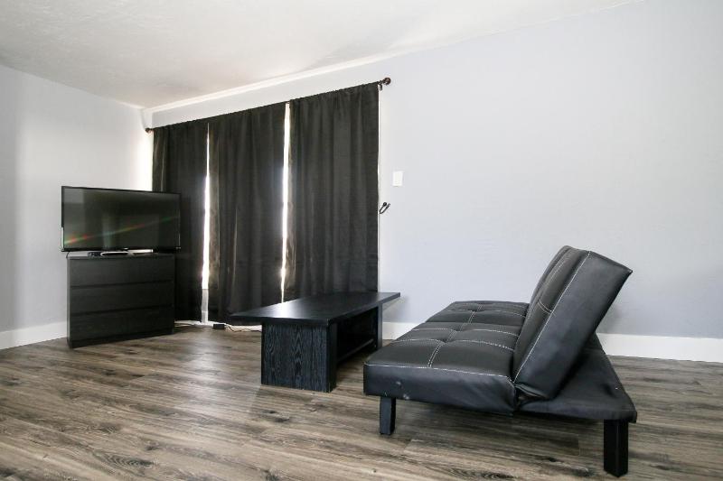 One-Bedroom Suite image 2