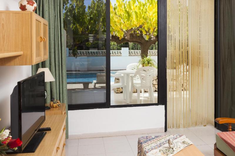 Standard Two-Bedroom Apartment with Parking (4 Adults + 2 Children) image 4