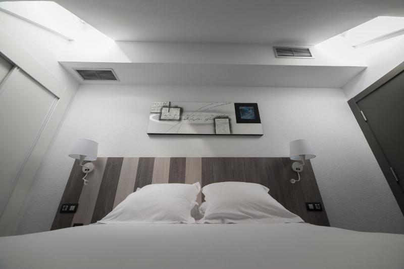 Economy Double Room image 2