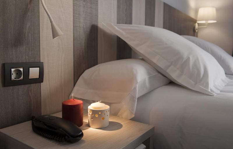 Double or Twin Room (1 Adult) image 1