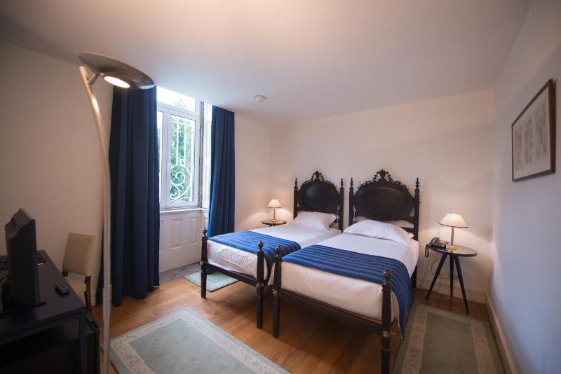 Classic Twin Room image 4