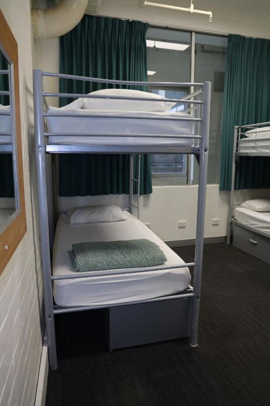 Bed in 8-Bed Mixed Dormitory Room with Shared Bathroom image 4