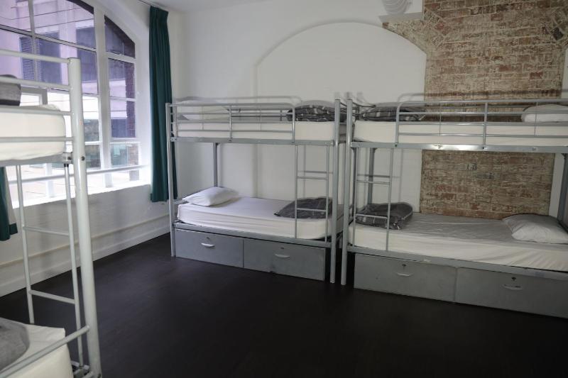 Bed in 10-Bed Mixed Dormitory Room with Shared Bathroom image 2