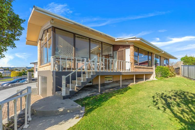 Hill Top House - Tauranga Holiday Home Images