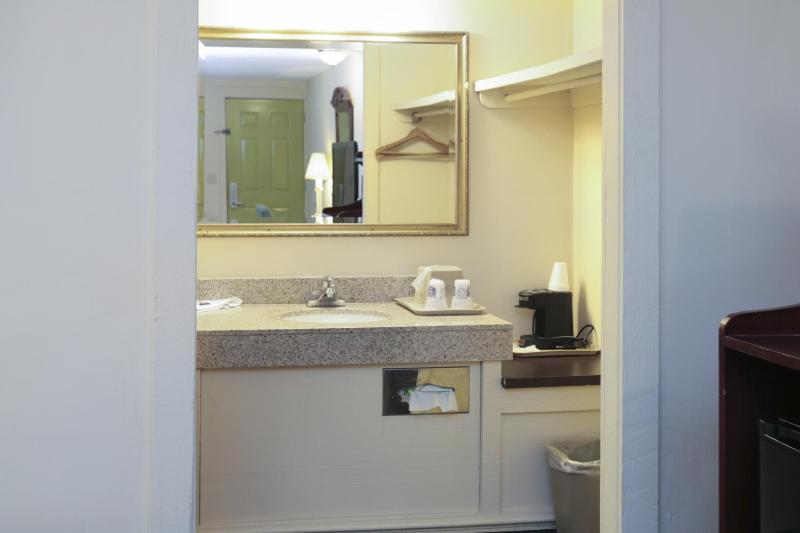 Double Room with Two Double Beds - Non-Smoking image 3