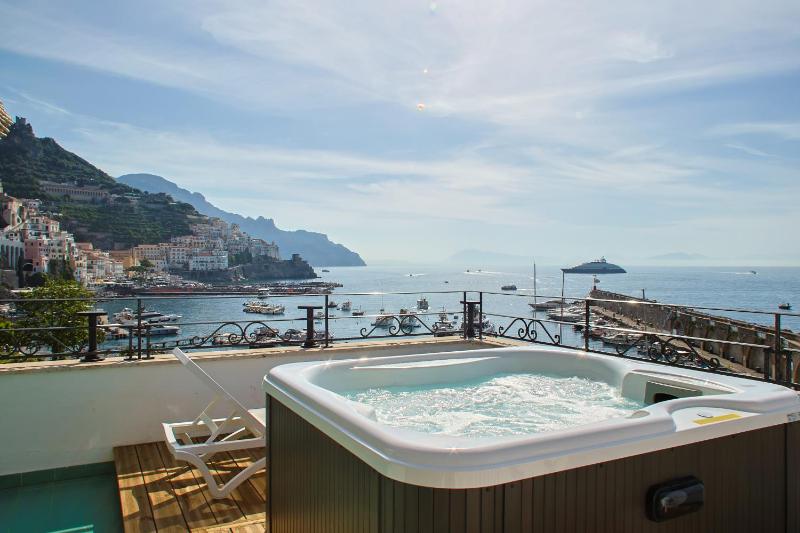 Deluxe Double or Twin Room with Spa Bath image 1