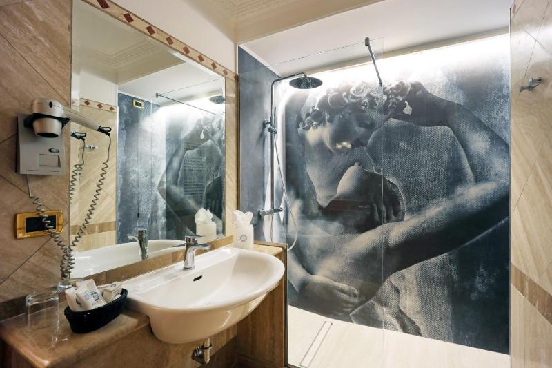 Standard Double or Twin Room image 2